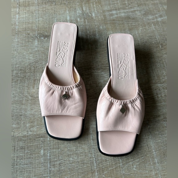 Salvatore Ferragamo Pink Leather Square Toe Slide Mules 8.5 Logo Charm Italy NEW - Picture 1 of 15